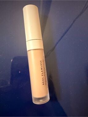 laura mercier Real Flawless Concealer in Light Cream